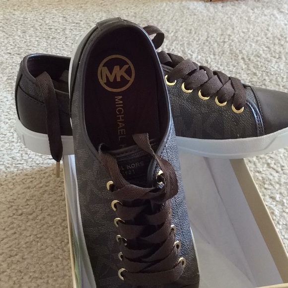 Cute shoes, new never worn. - Picture 3 of 6